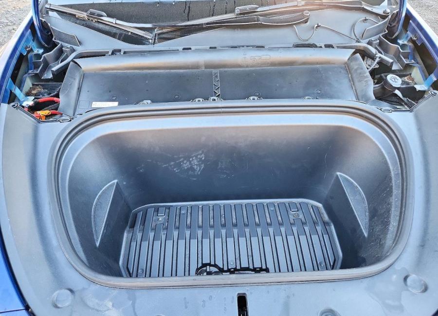 Salvage 2025 Tesla Model Y  in Blue