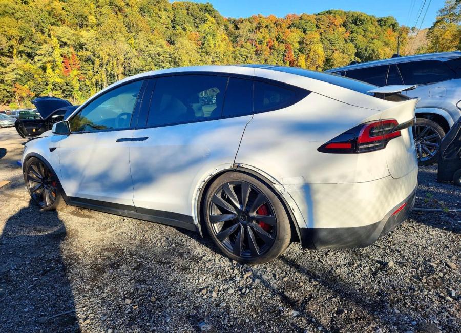 Salvage 2024 Tesla Model X  in White
