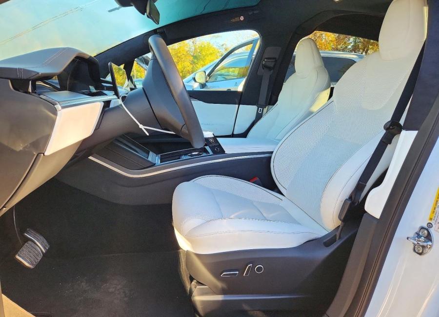 Salvage 2024 Tesla Model X  in White