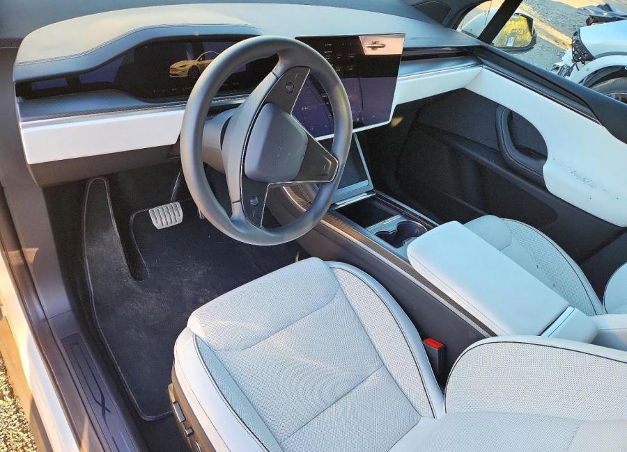 Salvage 2024 Tesla Model X  in White