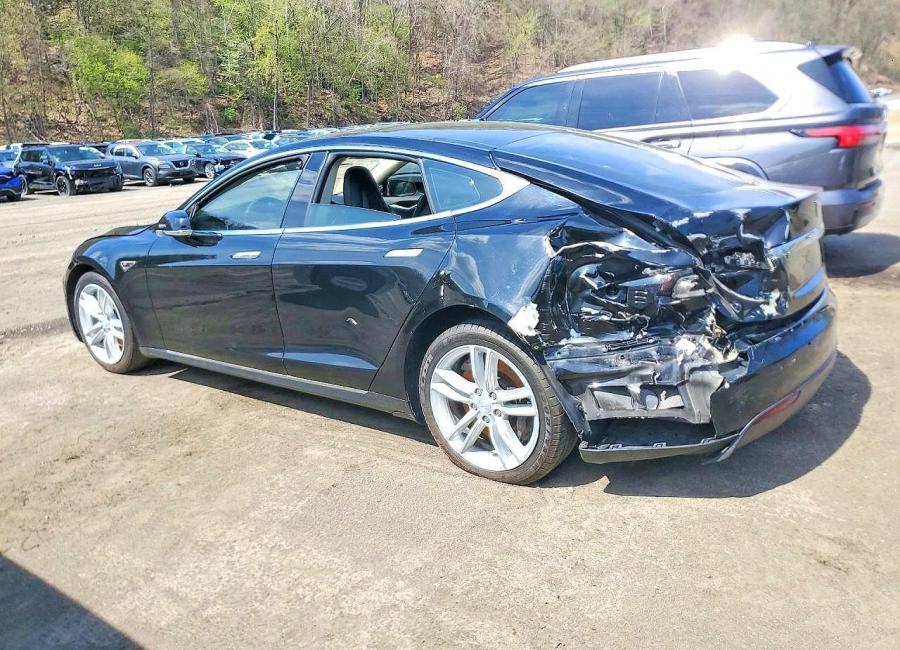 Salvage 2015 Tesla Model S  in Black