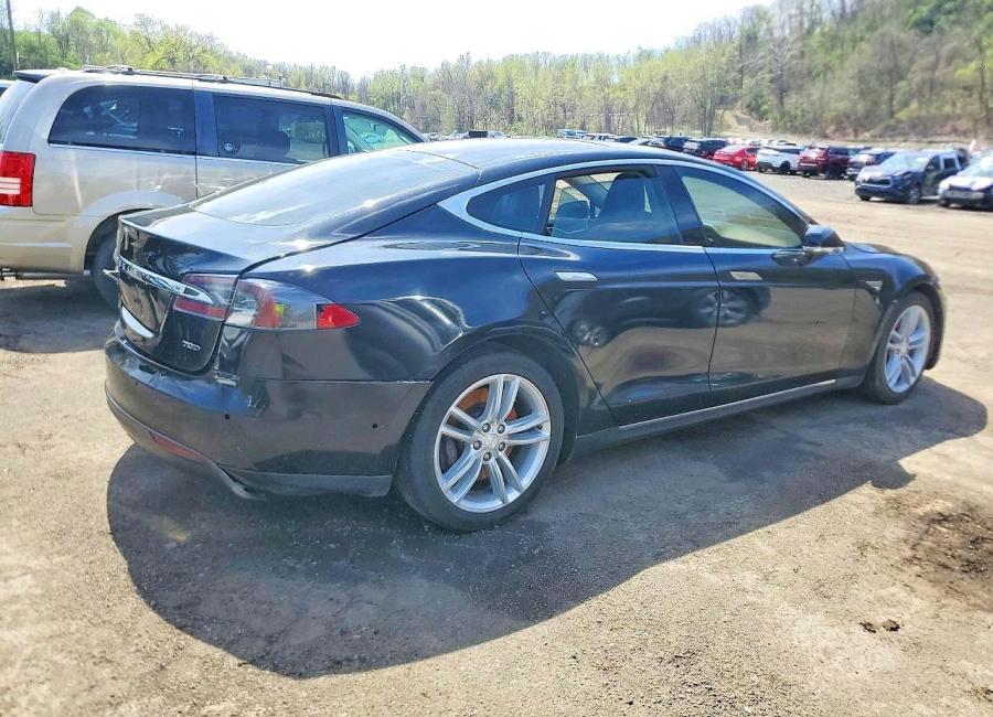 Salvage 2015 Tesla Model S  in Black