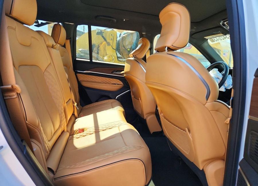 Salvage 2023 Jeep Grand Cherokee Summit in White