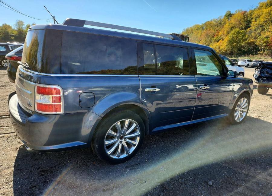 Salvage 2018 Ford Flex  in Blue