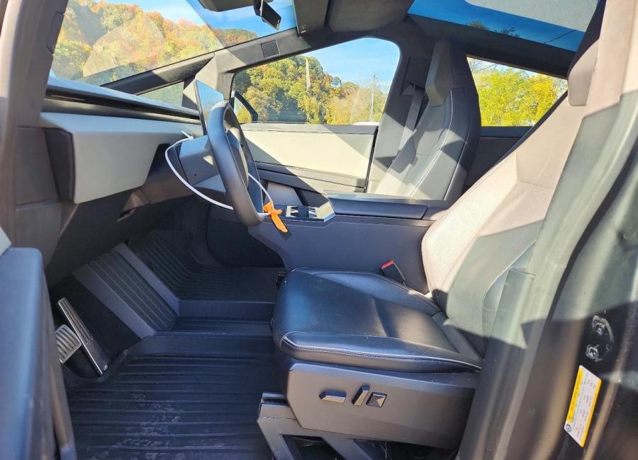 Salvage 2024 Tesla Cybertruck  in Silver