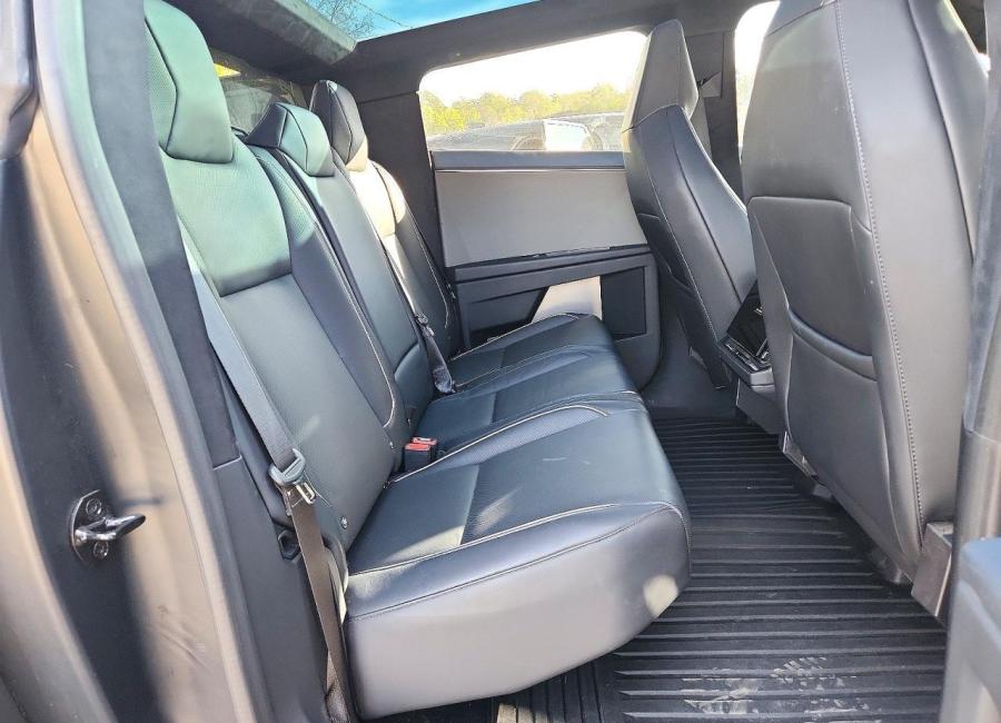 Salvage 2024 Tesla Cybertruck  in Silver