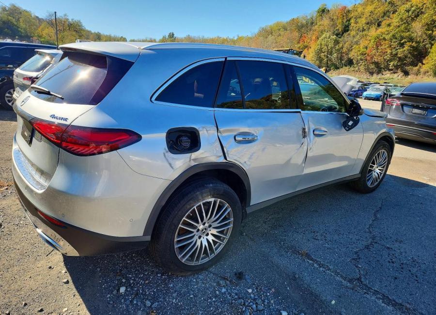 Salvage 2025 Mercedes Benz Glc 300 4matic in Gray
