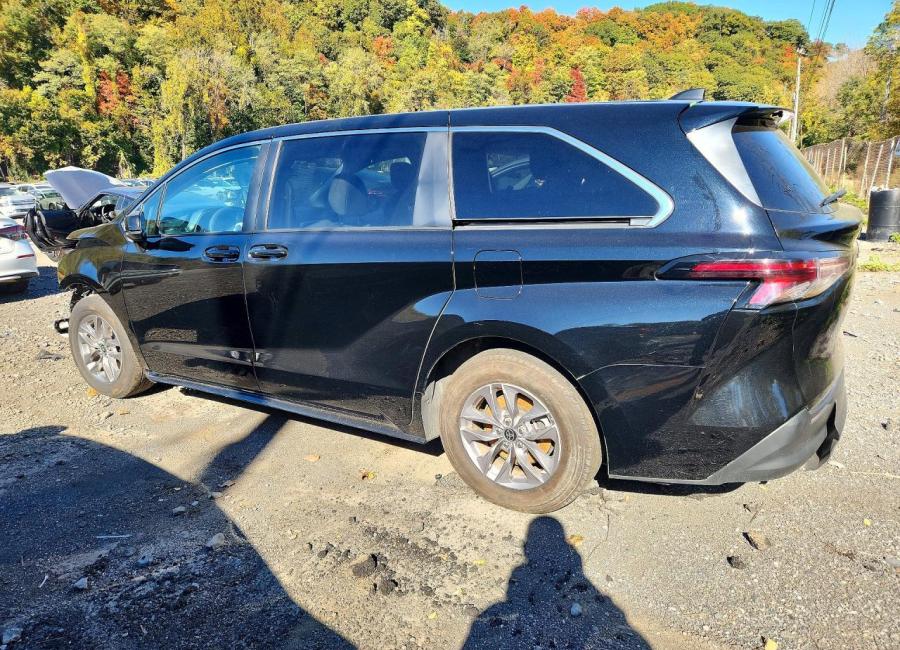 Salvage 2024 Toyota Sienna  in Black