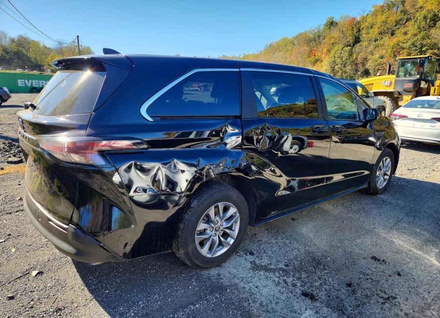 Salvage 2024 Toyota Sienna  in Black