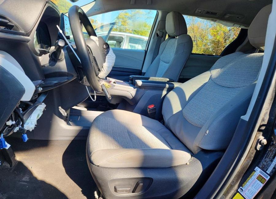 Salvage 2024 Toyota Sienna  in Black