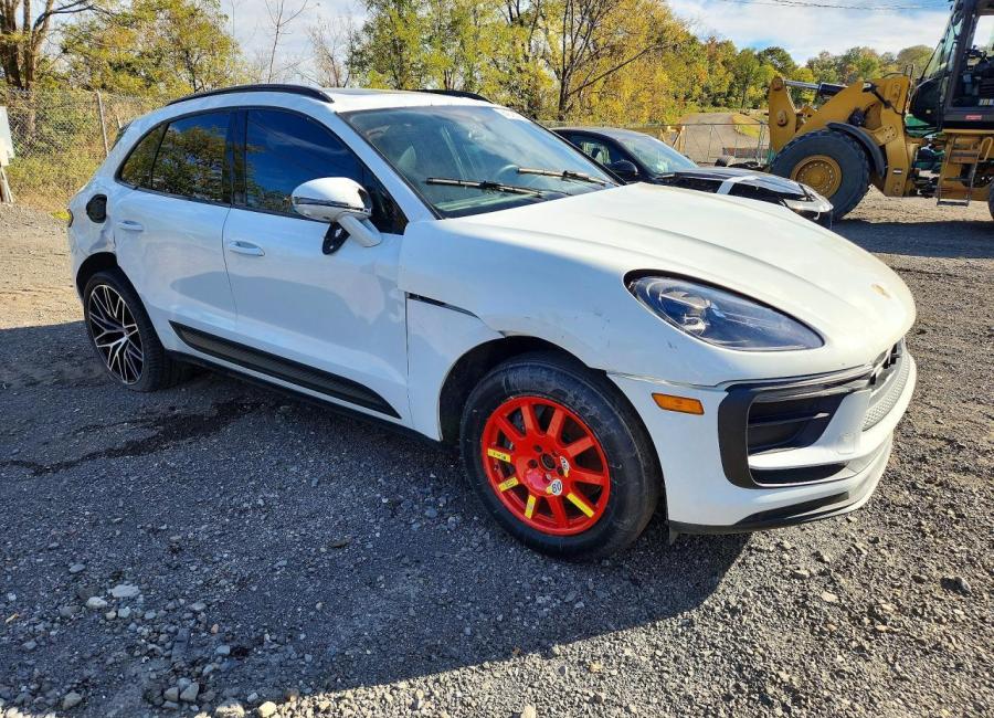 Salvage 2022 Porsche Macan  in White