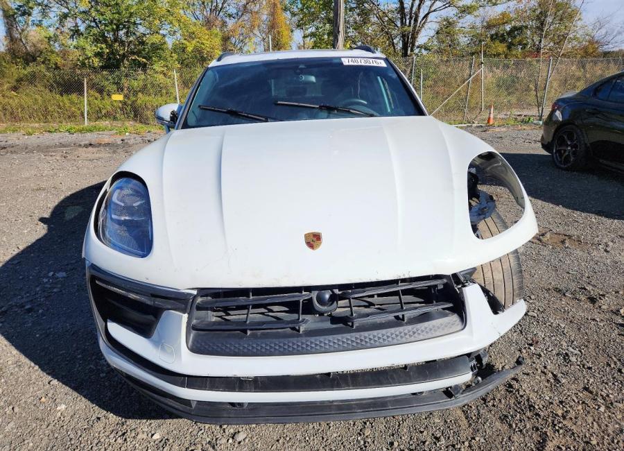 Salvage 2022 Porsche Macan  in White