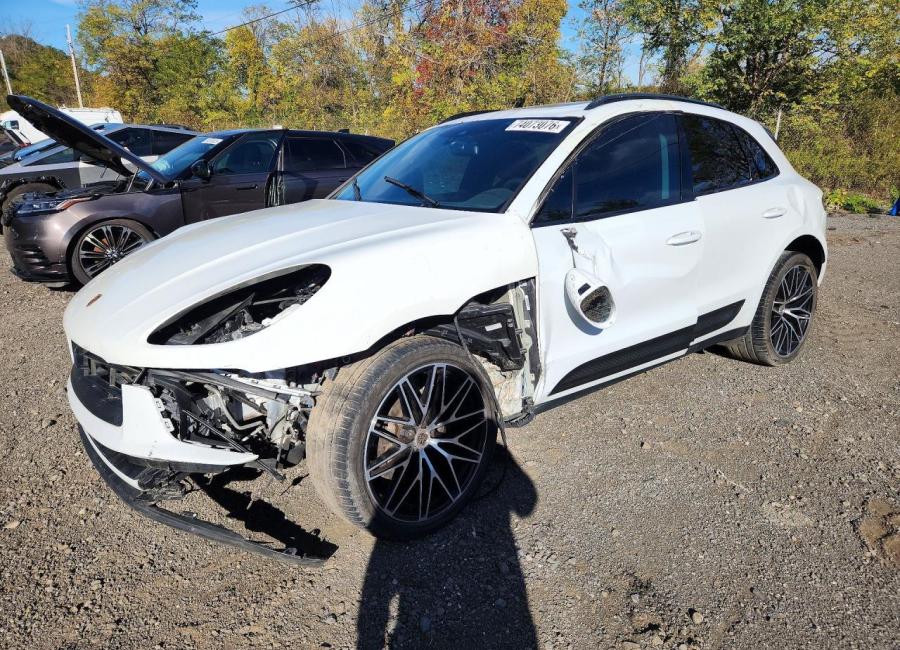 Salvage 2022 Porsche Macan  in White