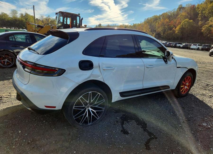 Salvage 2022 Porsche Macan  in White