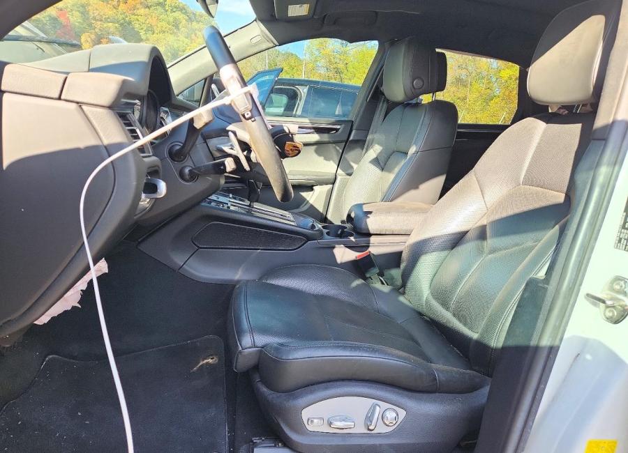 Salvage 2022 Porsche Macan  in White