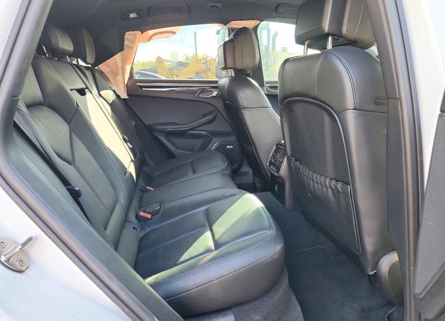 Salvage 2022 Porsche Macan  in White