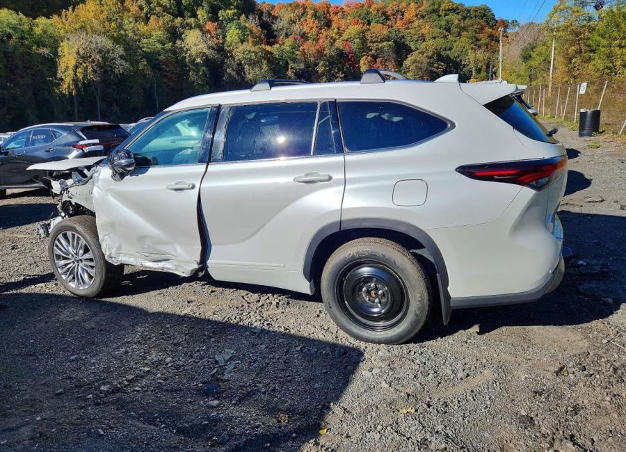 Salvage 2025 Toyota Highlander Hybrid Platinum in White