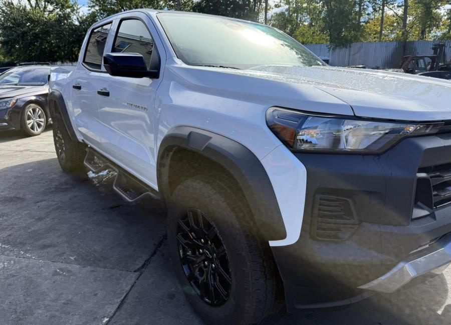 Salvage 2026 Chevrolet Colorado  in White