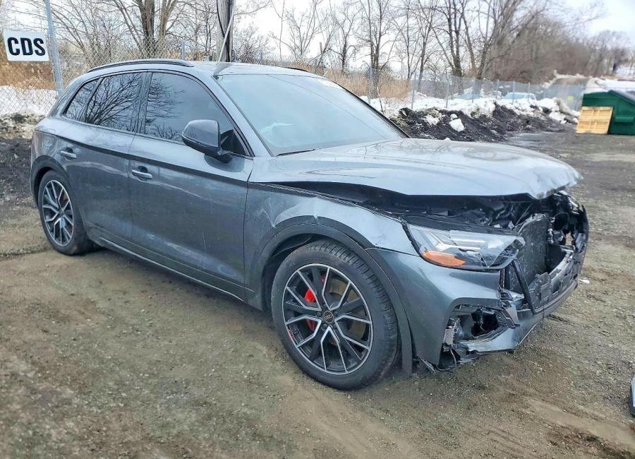 Salvage 2025 Audi Sq5  in Gray