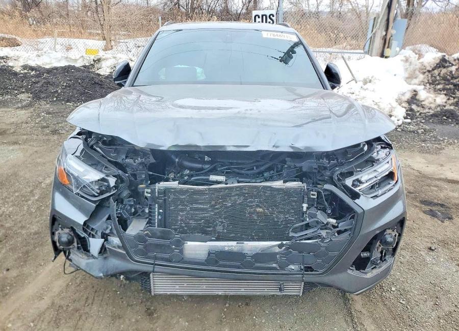 Salvage 2025 Audi Sq5  in Gray