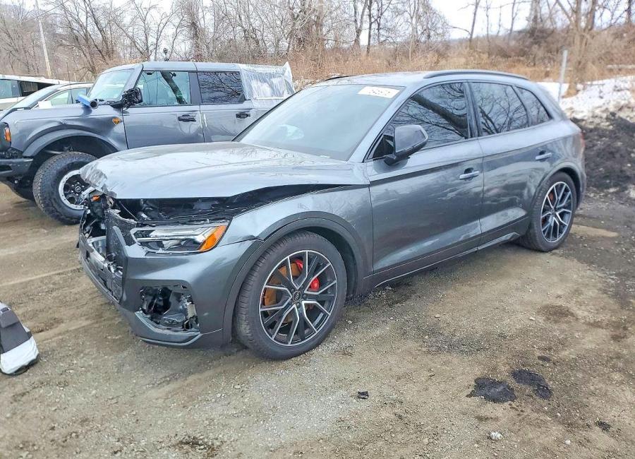Salvage 2025 Audi Sq5  in Gray