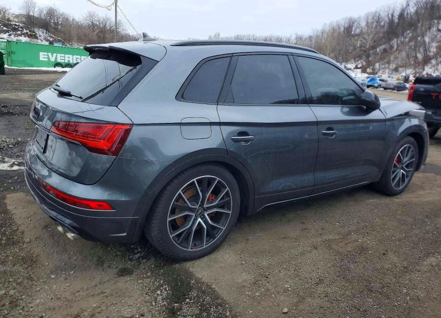 Salvage 2025 Audi Sq5  in Gray