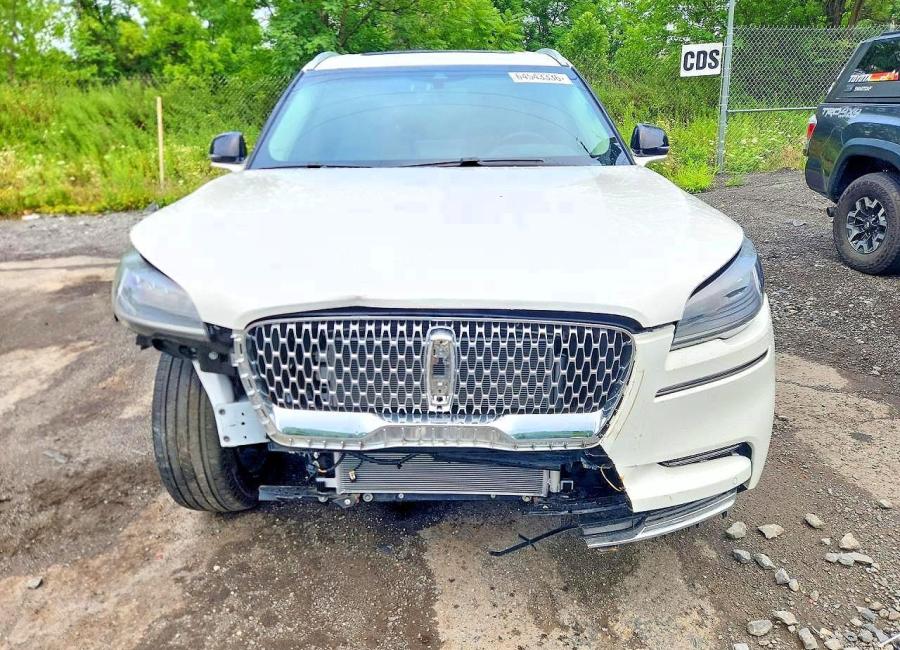Salvage 2023 Lincoln Aviator  in White