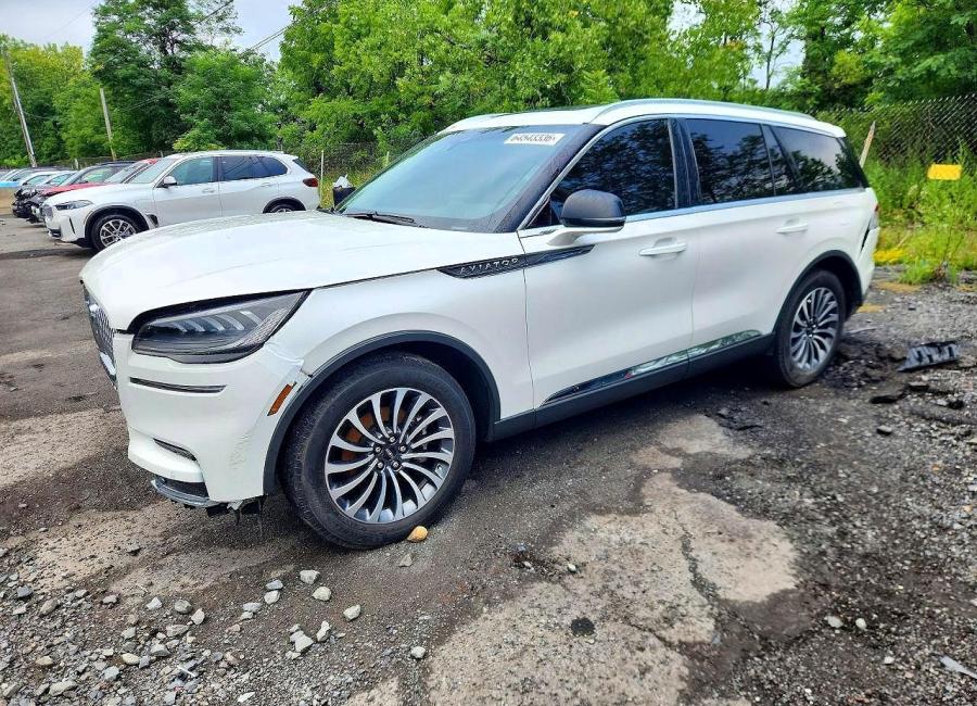 Salvage 2023 Lincoln Aviator  in White