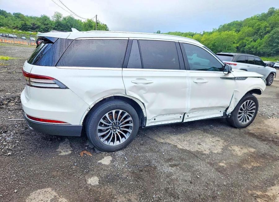 Salvage 2023 Lincoln Aviator  in White