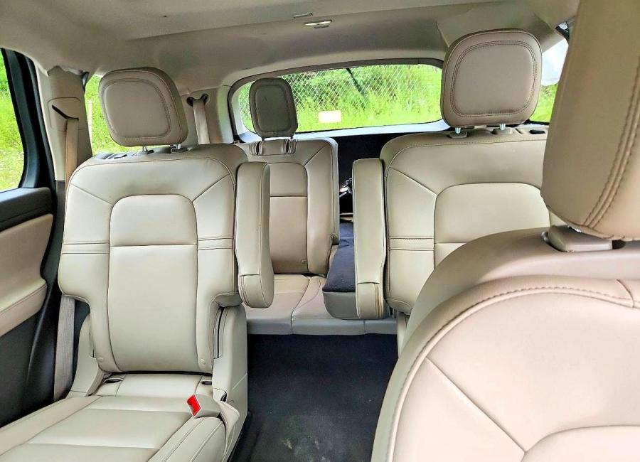 Salvage 2023 Lincoln Aviator  in White
