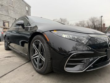 2023 mercedes-benz eqs-580 4Matic in Black - Front Three-Quarter View - BidGoDrive Inventory