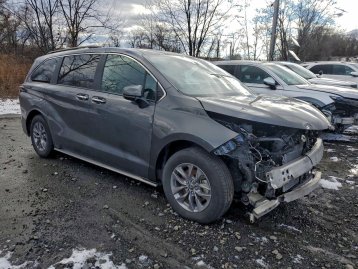 Salvage 2025 Toyota Sienna XLE
