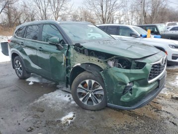 Salvage 2023 Toyota Highlander XLE