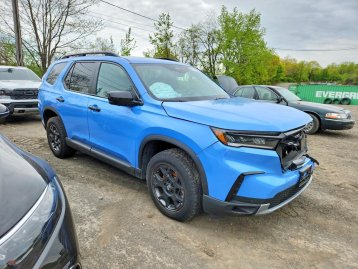 Salvage 2025 Honda Pilot TRAILSPORT