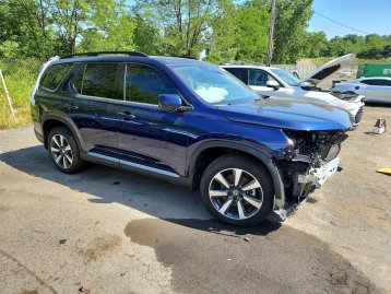 Salvage 2025 Honda Pilot TOURING