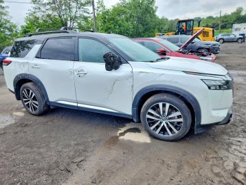 Salvage 2025 Nissan Pathfinder PLATINUM