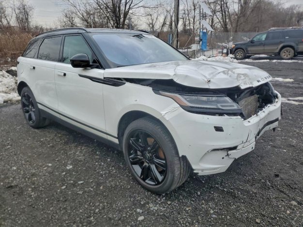 2021 RANGE ROVER VELAR S в White - вид спереди под углом - Инвентарь BidGoDrive