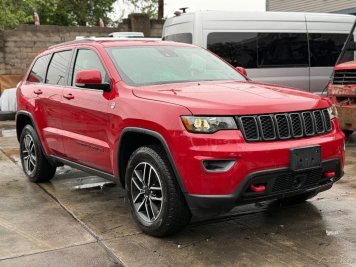 2021 jeep grand-cherokee Trailhawk in Red - Front Three-Quarter View - BidGoDrive Inventory
