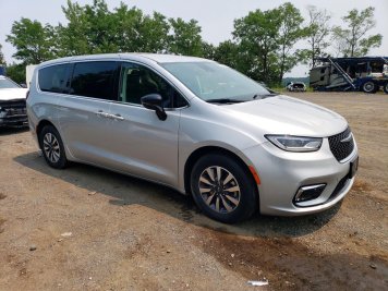 2024 chrysler pacifica HYBRID SELECT in Gray - Front Three-Quarter View - BidGoDrive Inventory